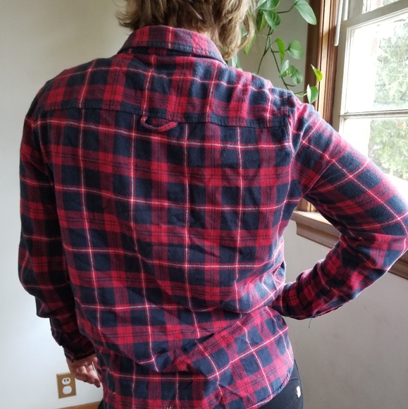 🍁3/$25 Bluenotes Plaid button up - Picture 2 of 3